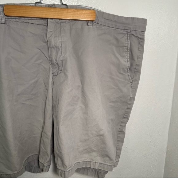 Old Navy Slim Chino Short Greyscale - Picture 5 of 15